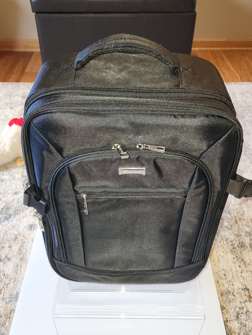 Relavel Womans Makeup Backpack. NWOT.